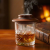 whisky z dymem w szklance smoker